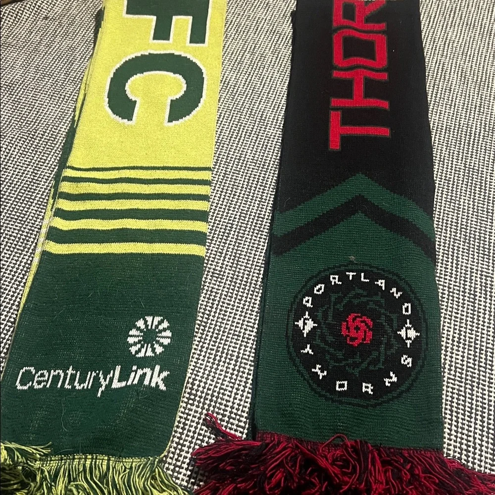 Portland Timbers and Thorns Soccer Scarves - Green, Yellow & Black. - Picture 4 of 4